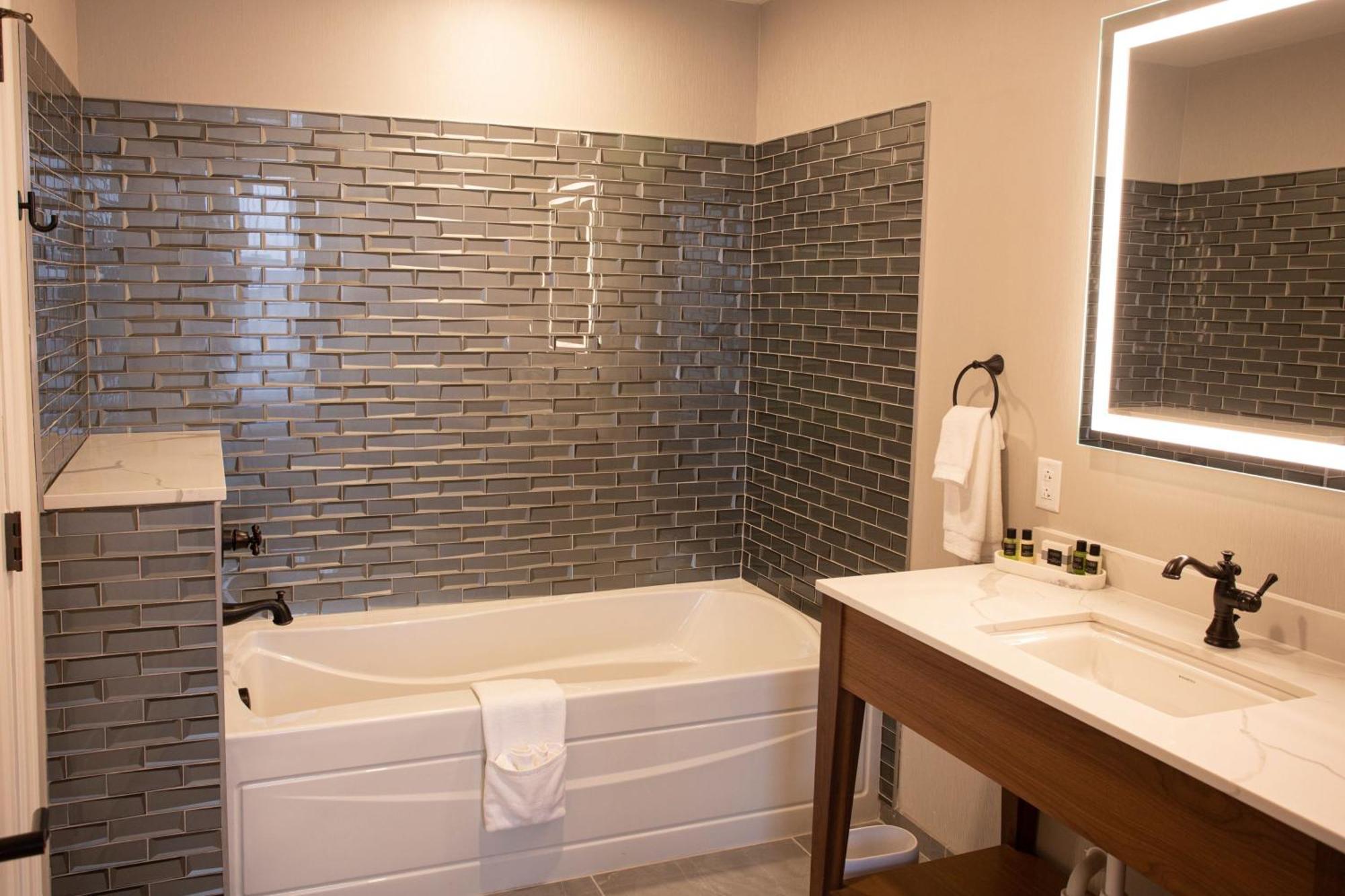Blu-Tique, Akron, A Tribute Portfolio Hotel מראה חיצוני תמונה